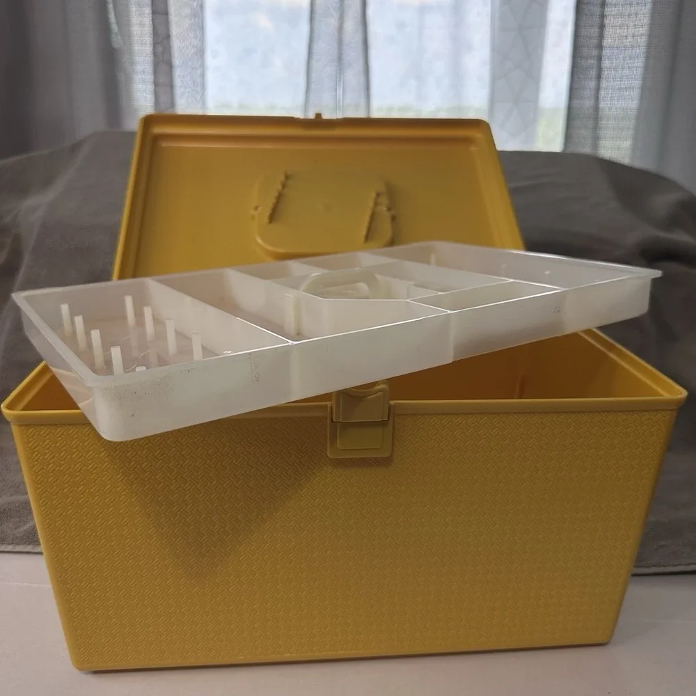 Vintage Wil-hold Wilson Mfg Corp Sewing Box W/Tray Yellow Plastic MCM